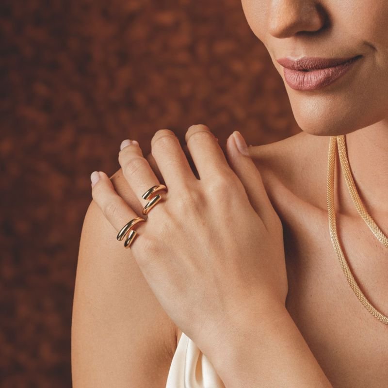 Anel Celebrate Liso Aberto Banhado a Ouro 18K