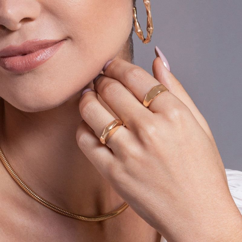 Anel Day to Night Liso Trabalhado Banhado a Ouro 18K