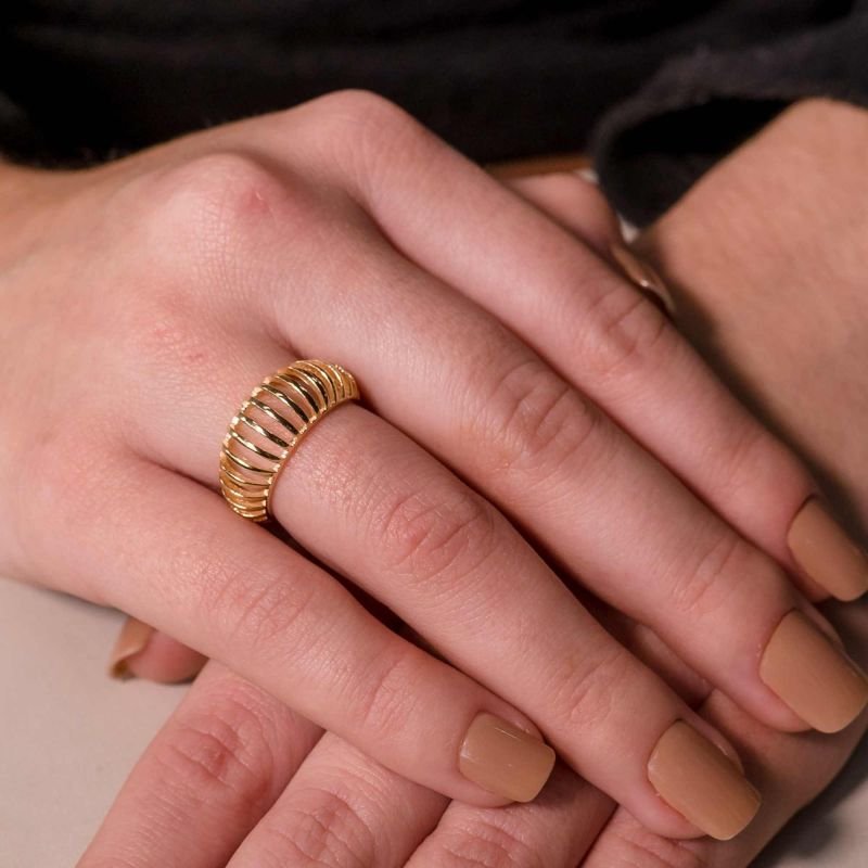 Anel Freedom Linhas Lisas Vazado Banhado a Ouro 18K