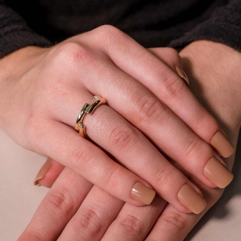 Anel Mom's Liso com Detalhe Ponto de Luz Banhado a Ouro 18K