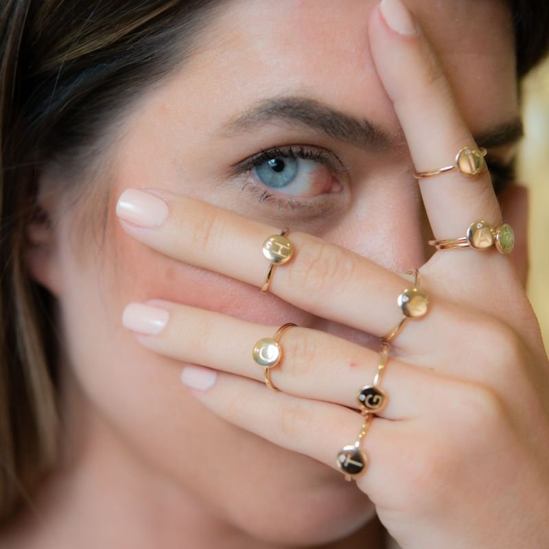 Anel My Collection Letters Ponto de Luz Banhado a Ouro 18k