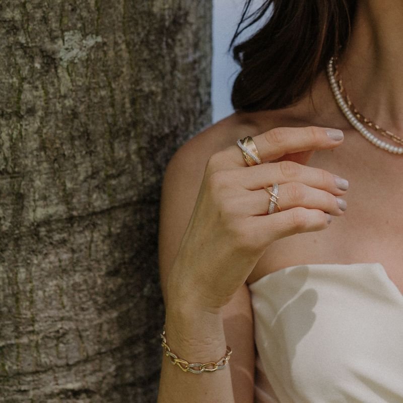 Anel Texturizado Detalhe Liso e Cravejado Fressen Celebrate Banhado a Ouro 18K