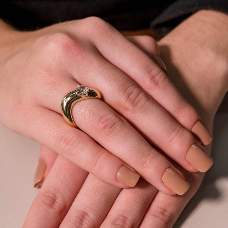 Anel Torto Zircônia Cristal High Summer Banhado a Ouro 18K