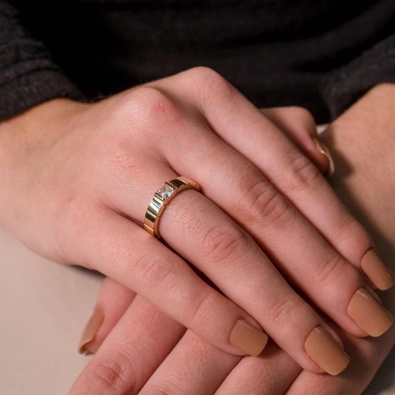 Anel Trabalhado 1 Zircônia Quadrada Banhado a Ouro 18K