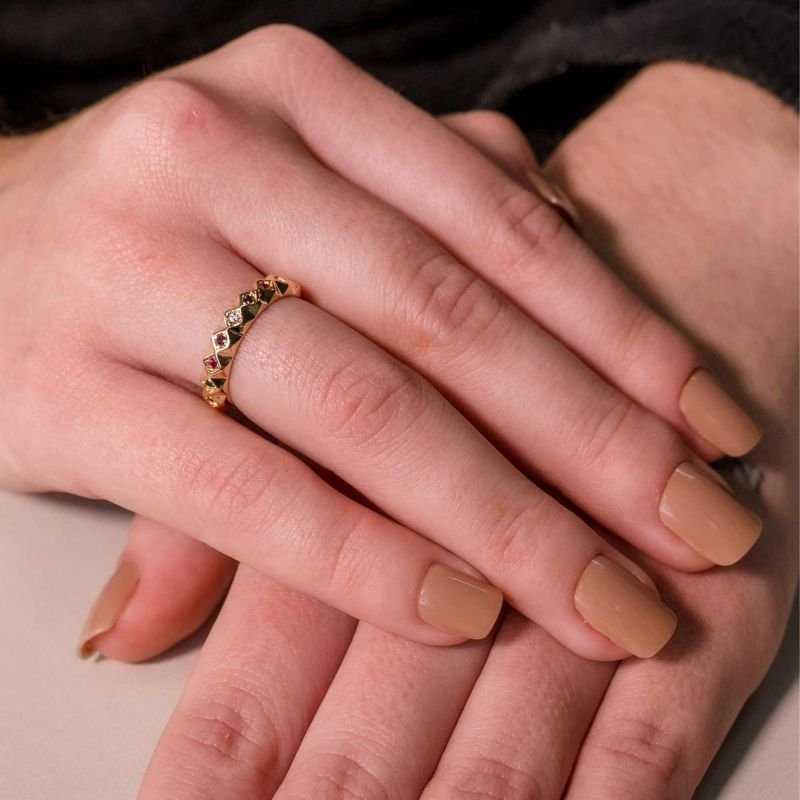 Anel Trabalhado Cravejado com Zircônias Coloridas Banhado a Ouro 18K