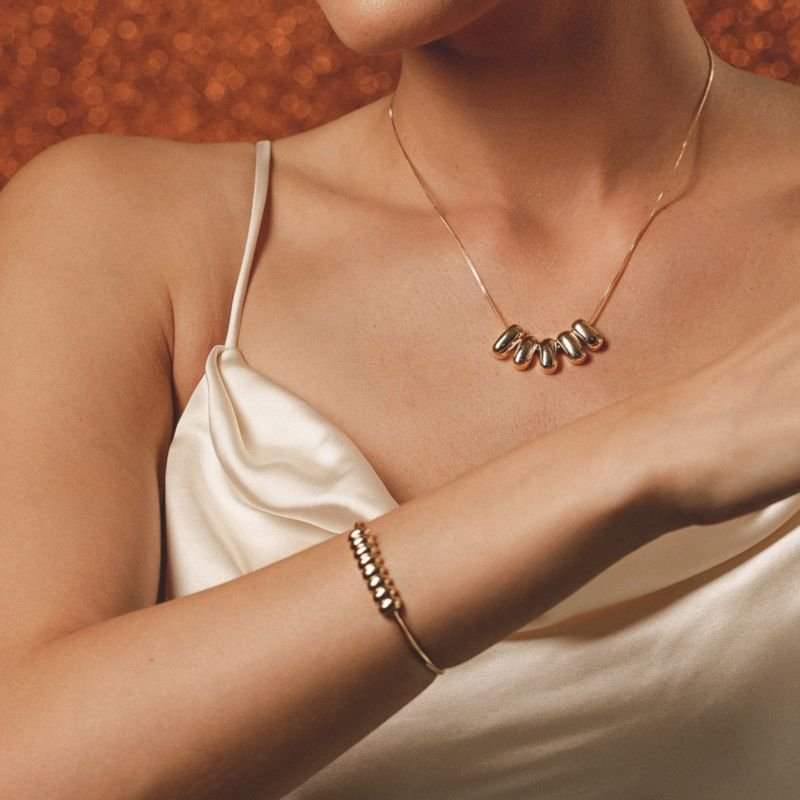 Bracelete Celebrate Aberto com Detalhes Ovais Banhado a Ouro 18K