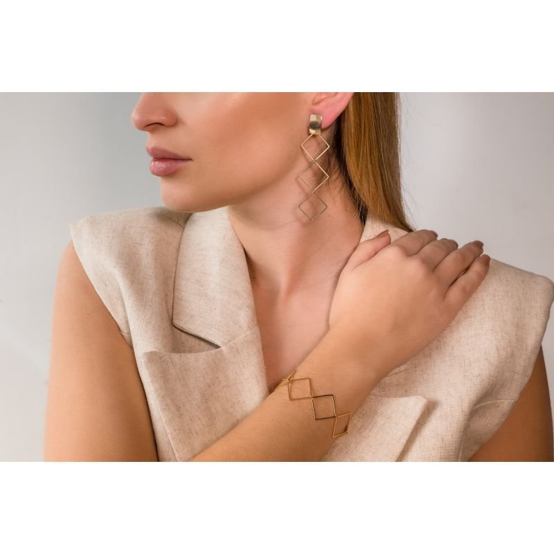 Brinco 3 Quadrados Vazados Banhado a Ouro 18K