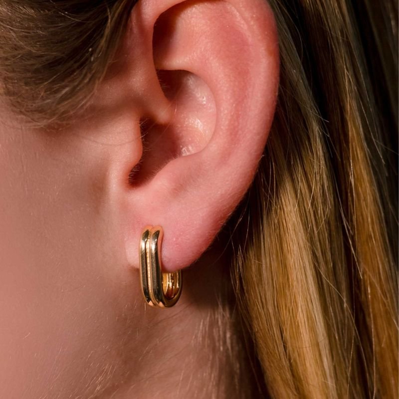 Brinco And You Liso Trabalhado Banhado a Ouro 18k