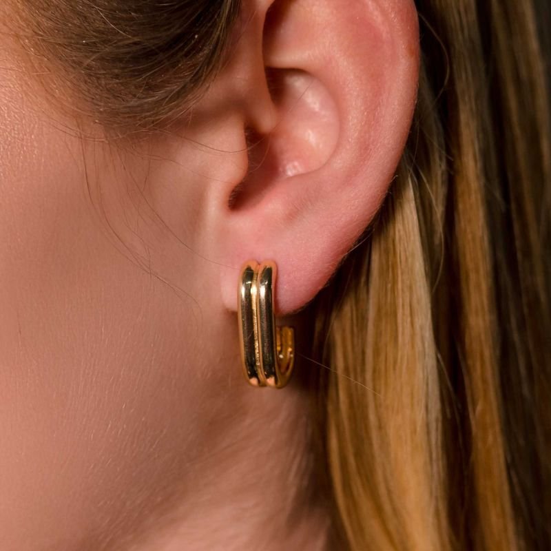 Brinco And You Liso Trabalhado Banhado a Ouro 18k