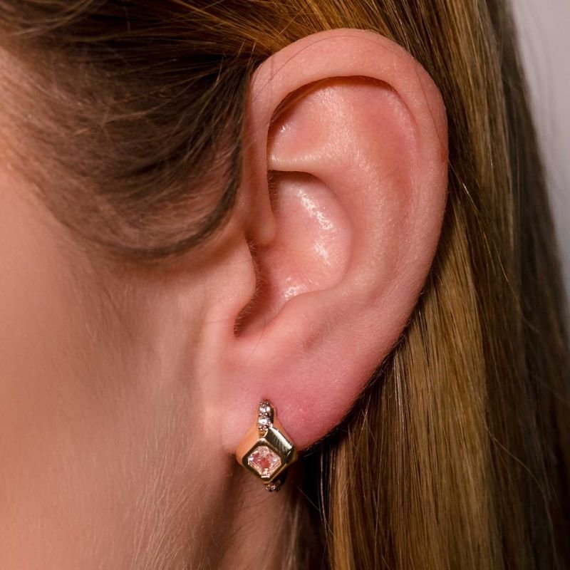 Brinco Argola Cravejada Triângulo Banhado a Ouro 18K