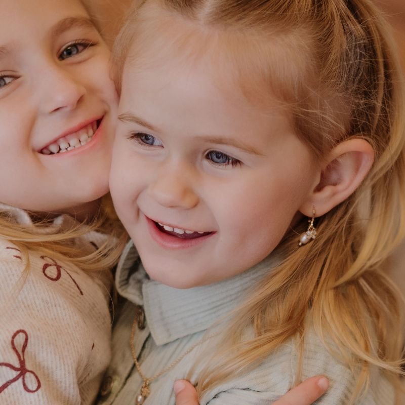 Brinco Argola Pérola Cultivada e Borboleta Fressen Kids Banhado a Ouro 18K
