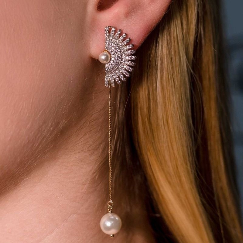 Brinco Base Cravejada Fio Pérola Shell Redonda Banhado a Ouro 18K