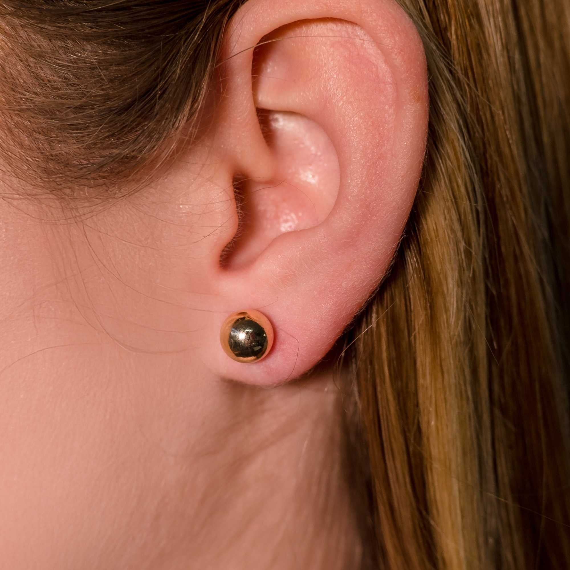 Brinco Bolinha Lisa Banhado a Ouro 18K