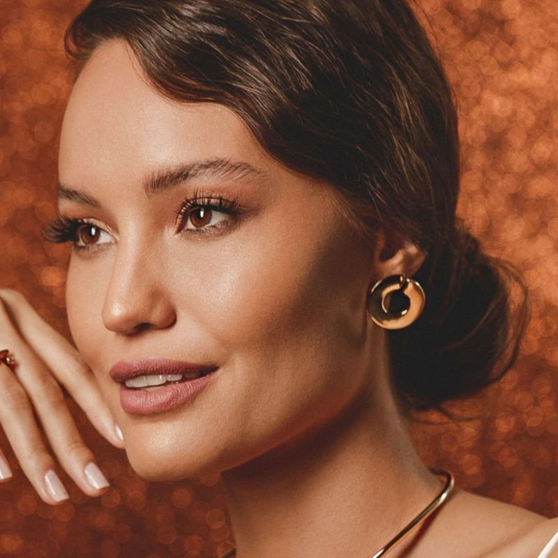 Brinco Celebrate Liso Redondo Abertura Banhado a Ouro 18k