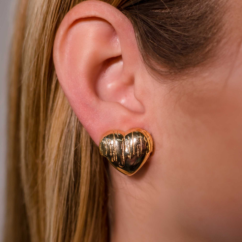 Brinco Coração Trabalhado Banhado a Ouro 18K