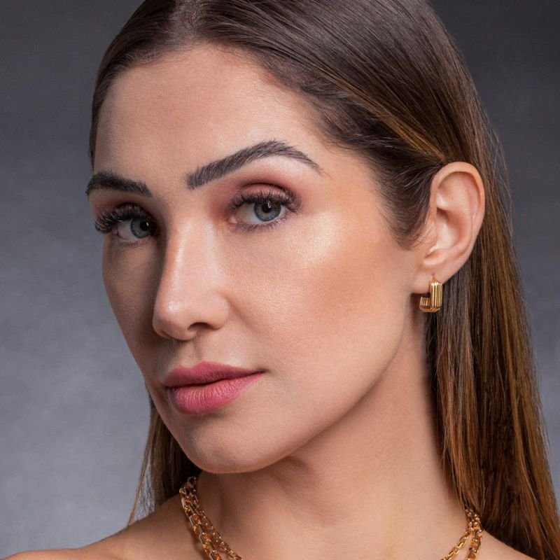 Brinco Day to Night Argola Quadrada Trabalhada Banhado a Ouro 18K