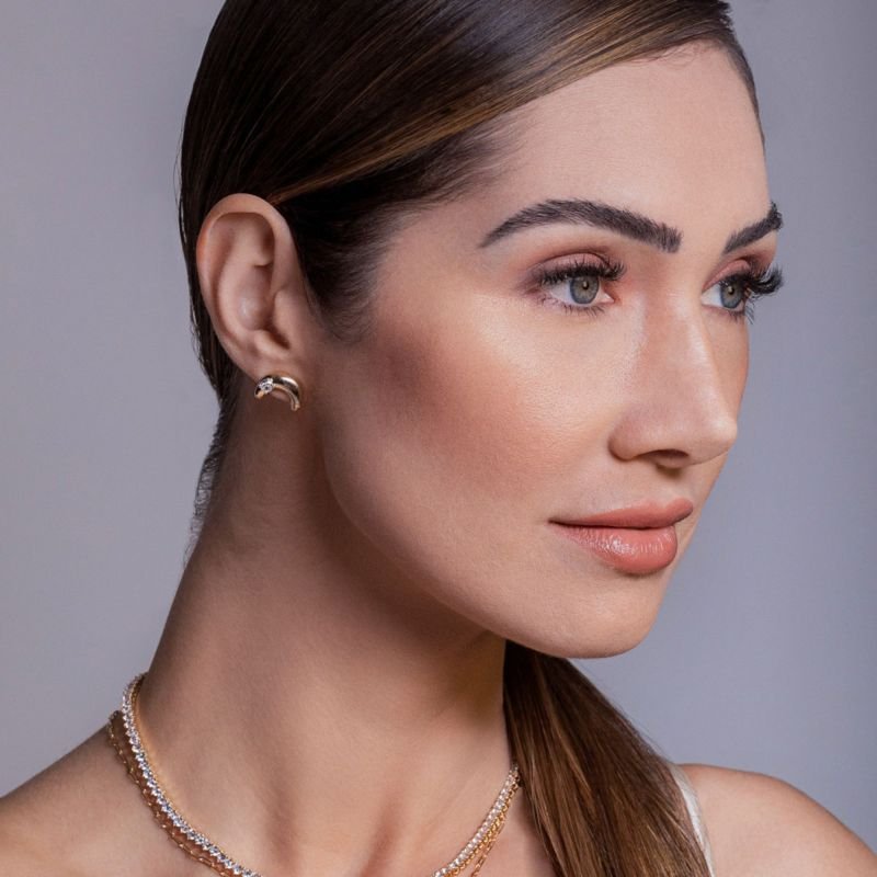 Brinco Day to Night Liso Ponto De Luz Cristal Banhado a Ouro 18K