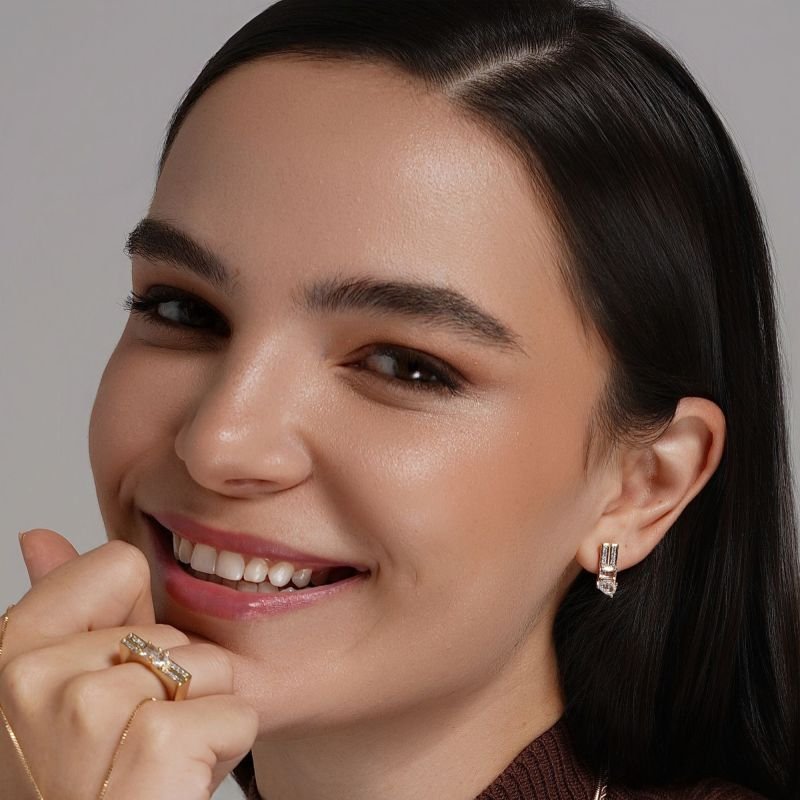 Brinco Duas Fileiras Cravejadas e Zircônias Fressen Moms Banhado a Ouro 18K