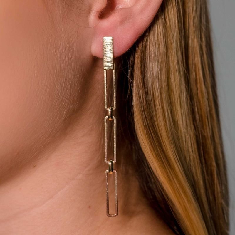 Brinco High Summer Base Retangular com Corrente Banhado a Ouro 18K