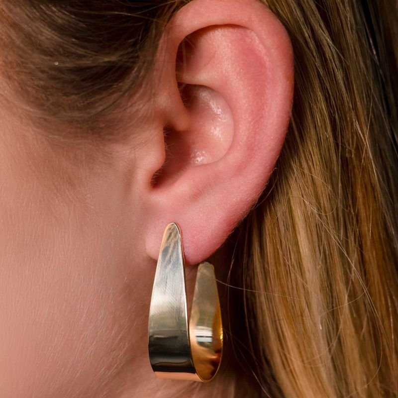 Brinco Liso Achatado Banhado a Ouro 18K