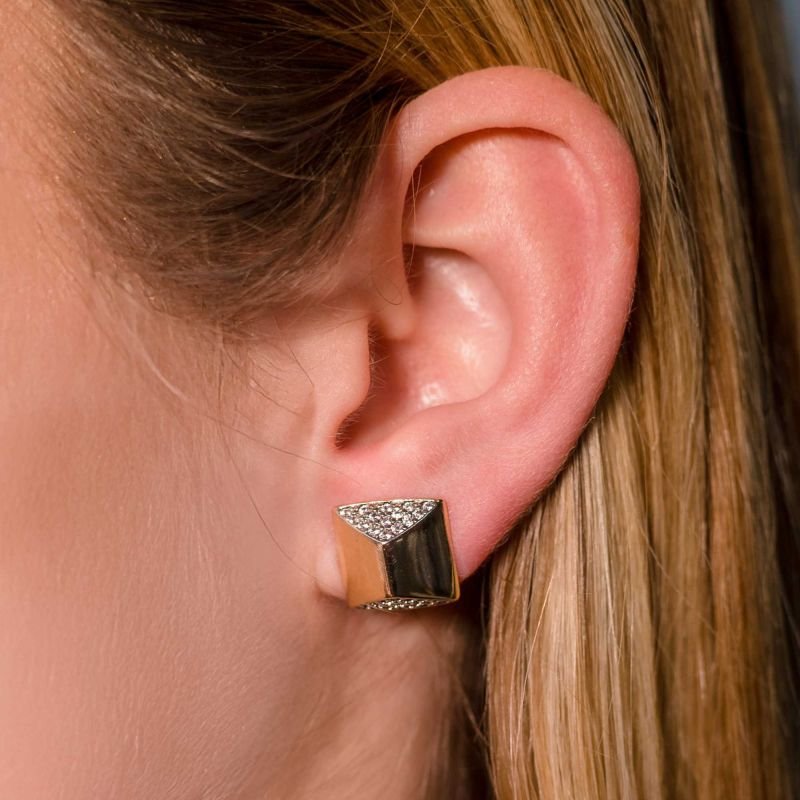 Brinco Liso e Cravejado Banhado a Ouro 18K