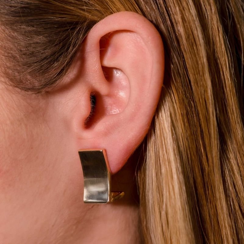 Brinco Mom´s Retangular Curvado e Liso Banhado a Ouro 18K