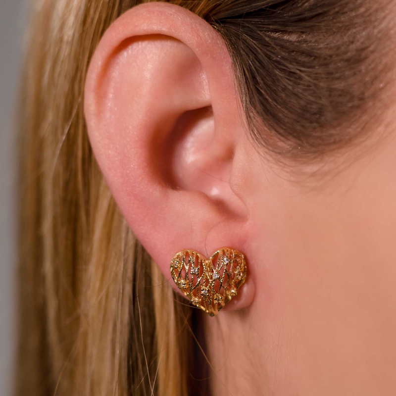 Brinco Mom's Coração Vazado Zircônias Cristais Banhado a Ouro 18K