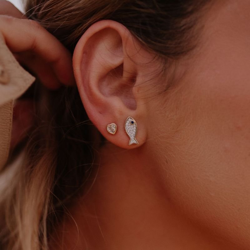 Brinco Peixe Cravejado Fressen Resort Banhado a Ouro 18K