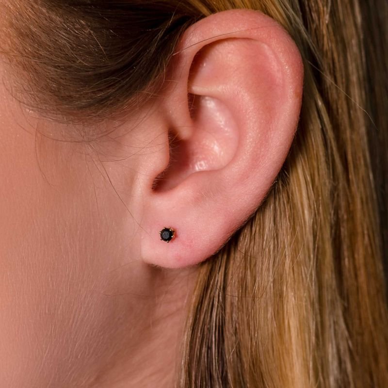 Brinco Ponto de Luz Zircônia Negra Banhado a Ouro 18K