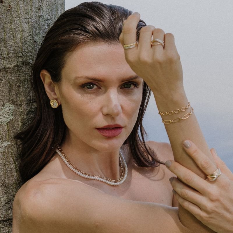 Brinco Redondo Espiral Cravejado Fressen Celebrate Banhado a Ouro 18K