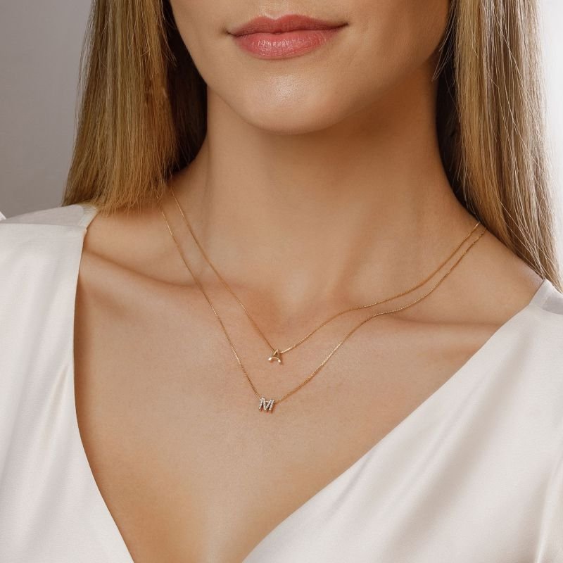 Colar My Collection Letters com Letra Lisa Banhado a Ouro 18K