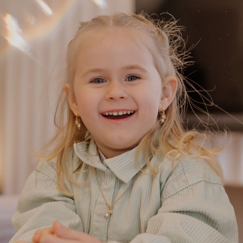 Colar Pérola Cultivada e Borboleta Fressen Kids Banhada a Ouro 18k