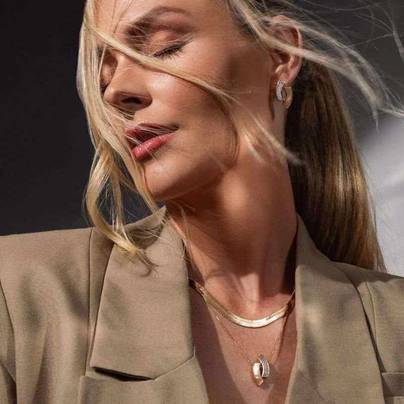 Colar Pingente Vazado Liso Cravejado Fressen One Banhado a Ouro 18K