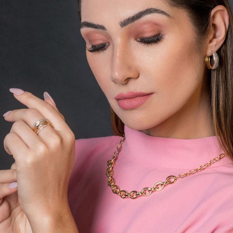 Corrente Modelo Cartier Entrelaçada 11x13 Day to Night Banhado a Ouro 18K