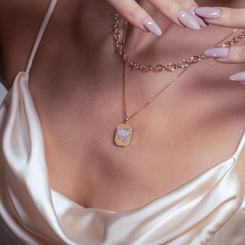 Pingente Day to Night Medalha Lisa Coração Cravejado Banhado a Ouro 18K
